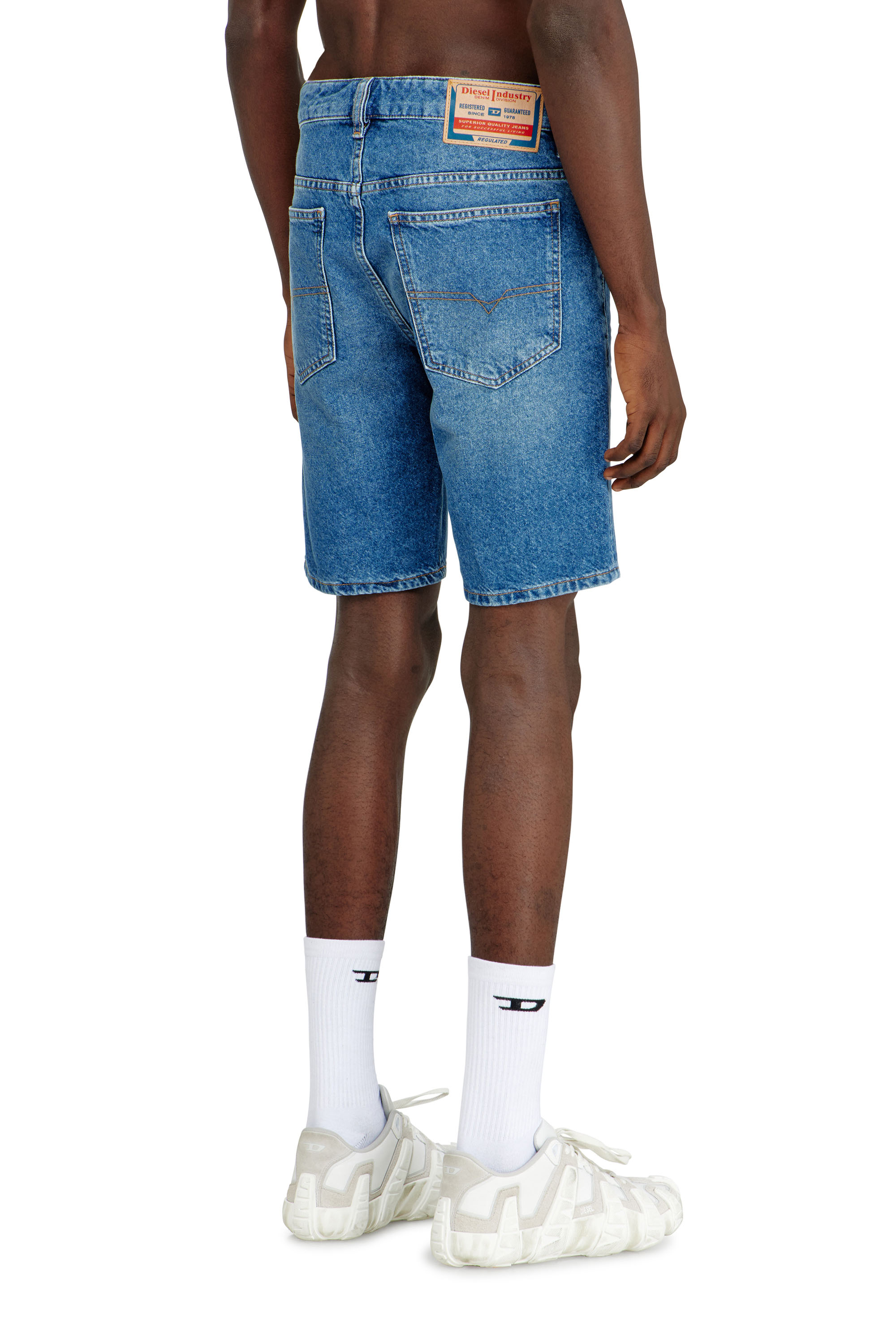 Diesel - D-FIN, Man's Slim shorts in clean-wash denim in Blue - 3