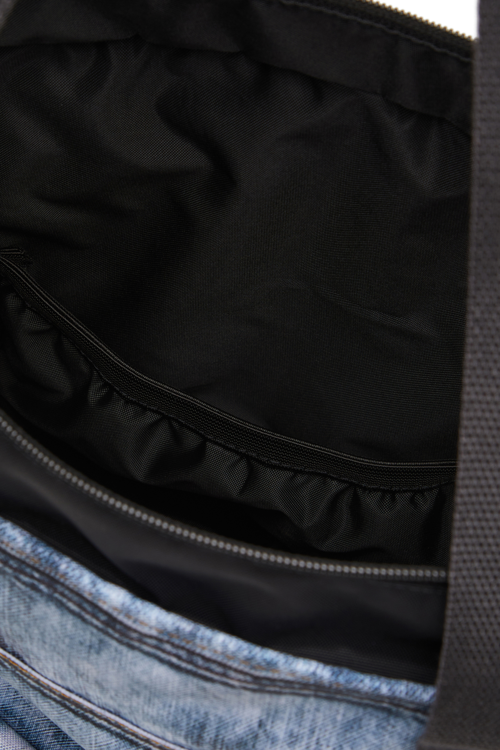 Diesel - DIESEL TOTE, Unisex's Tote bag in trompe l'oeil denim in Blue - 4