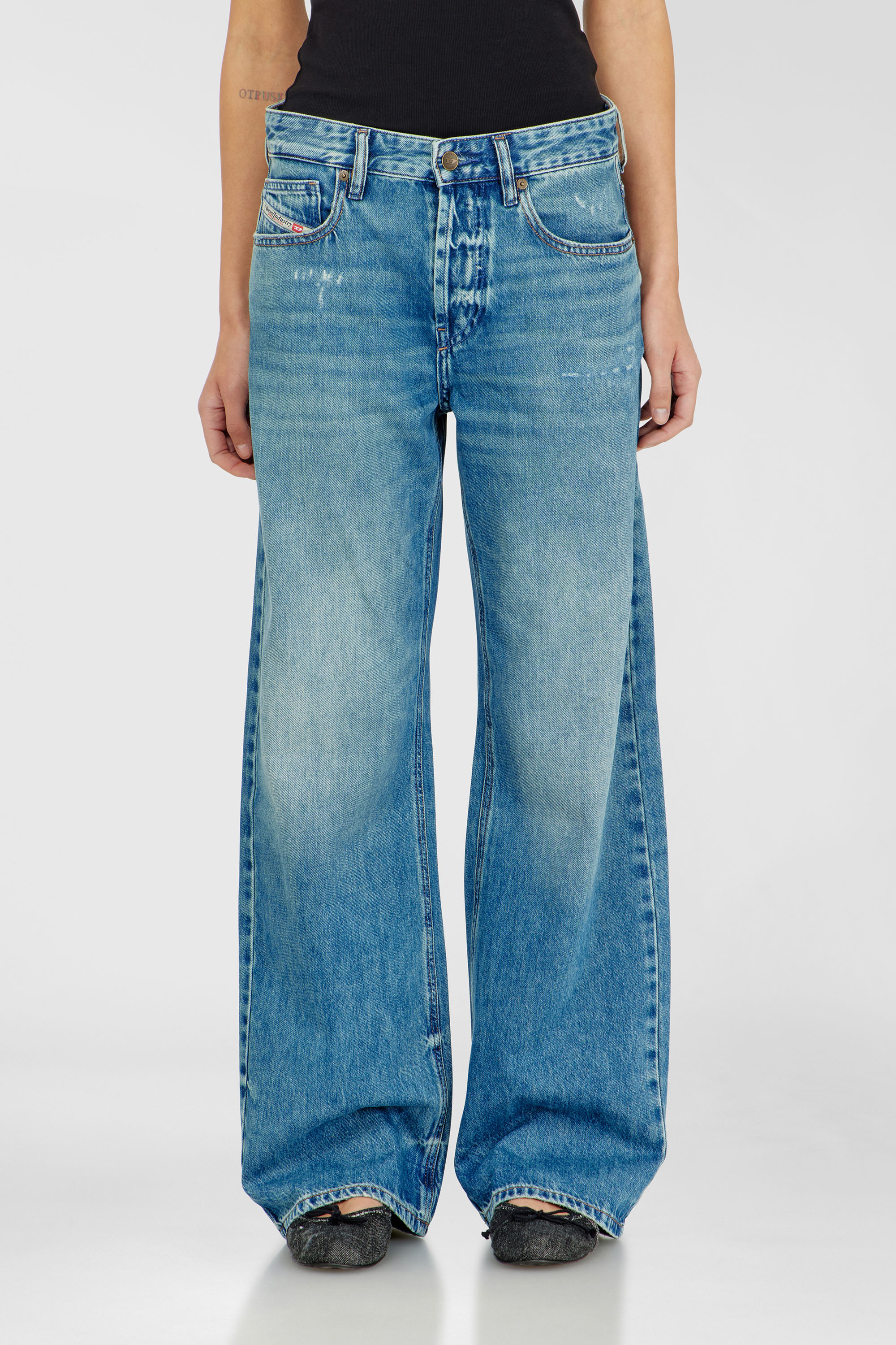 Diesel Relaxed Jeans Regular Waist 1990 D-Waigee, Medium blue, Button fly