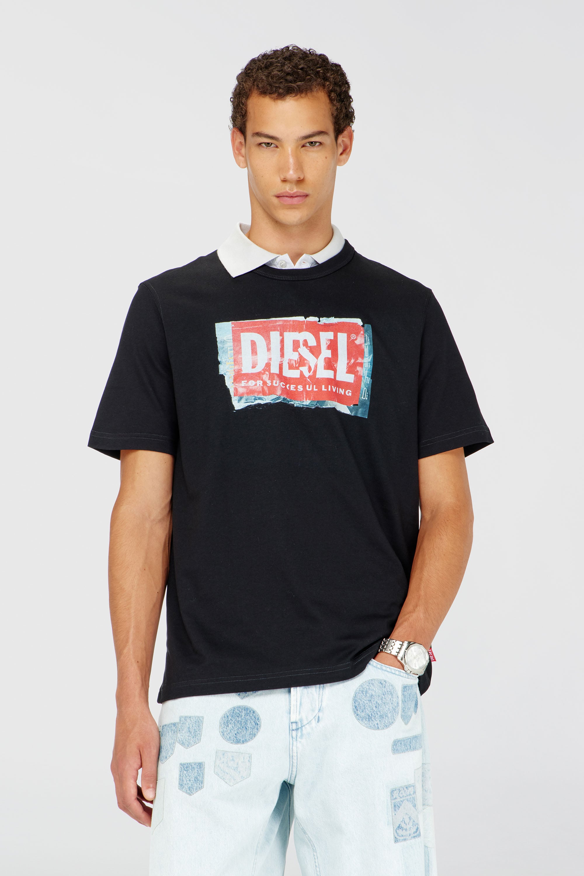 Diesel - T-shirt with crumpled-effect logo - T-Shirts - Man - Black