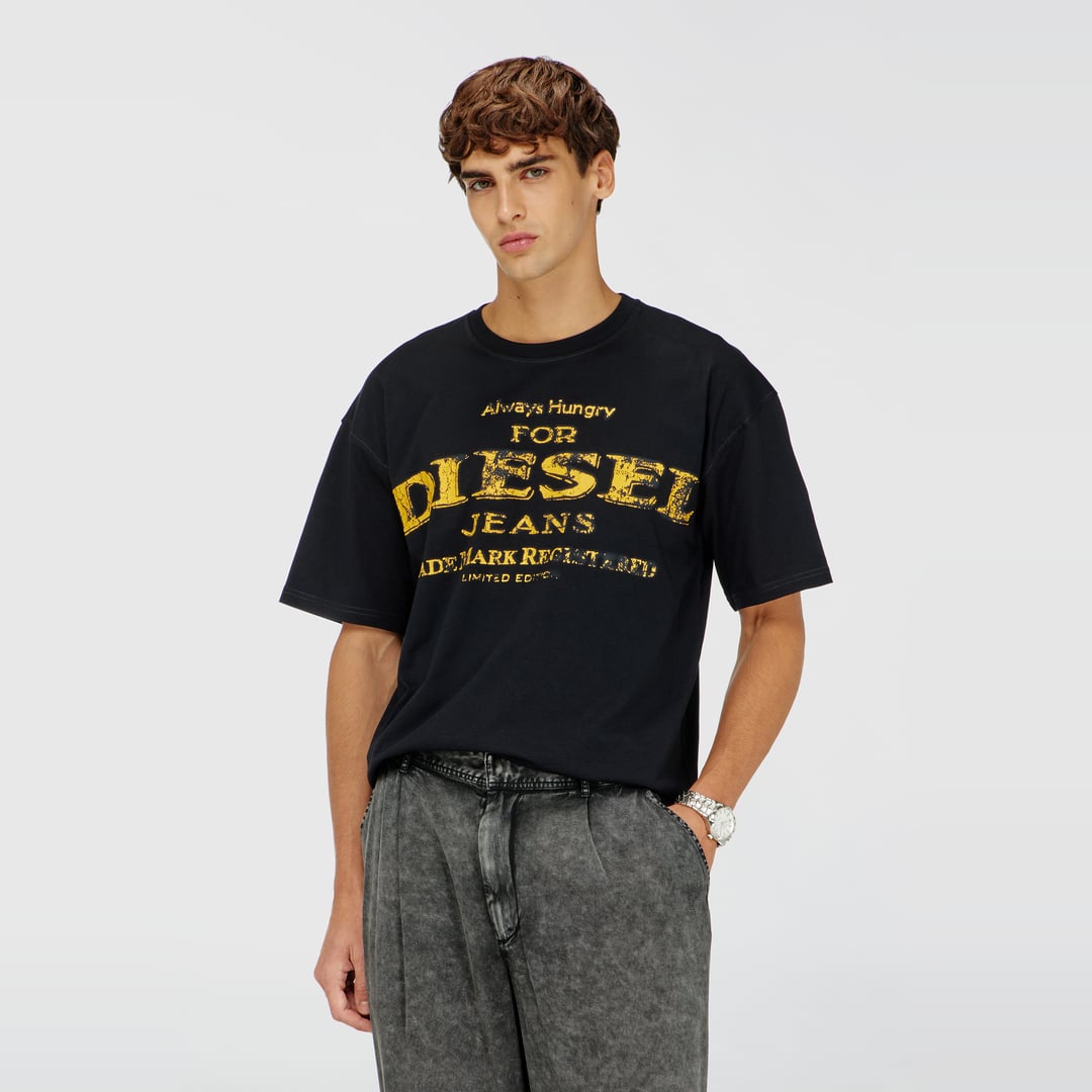 Diesel - T-shirt with crack-print logo - T-Shirts - Man - Black