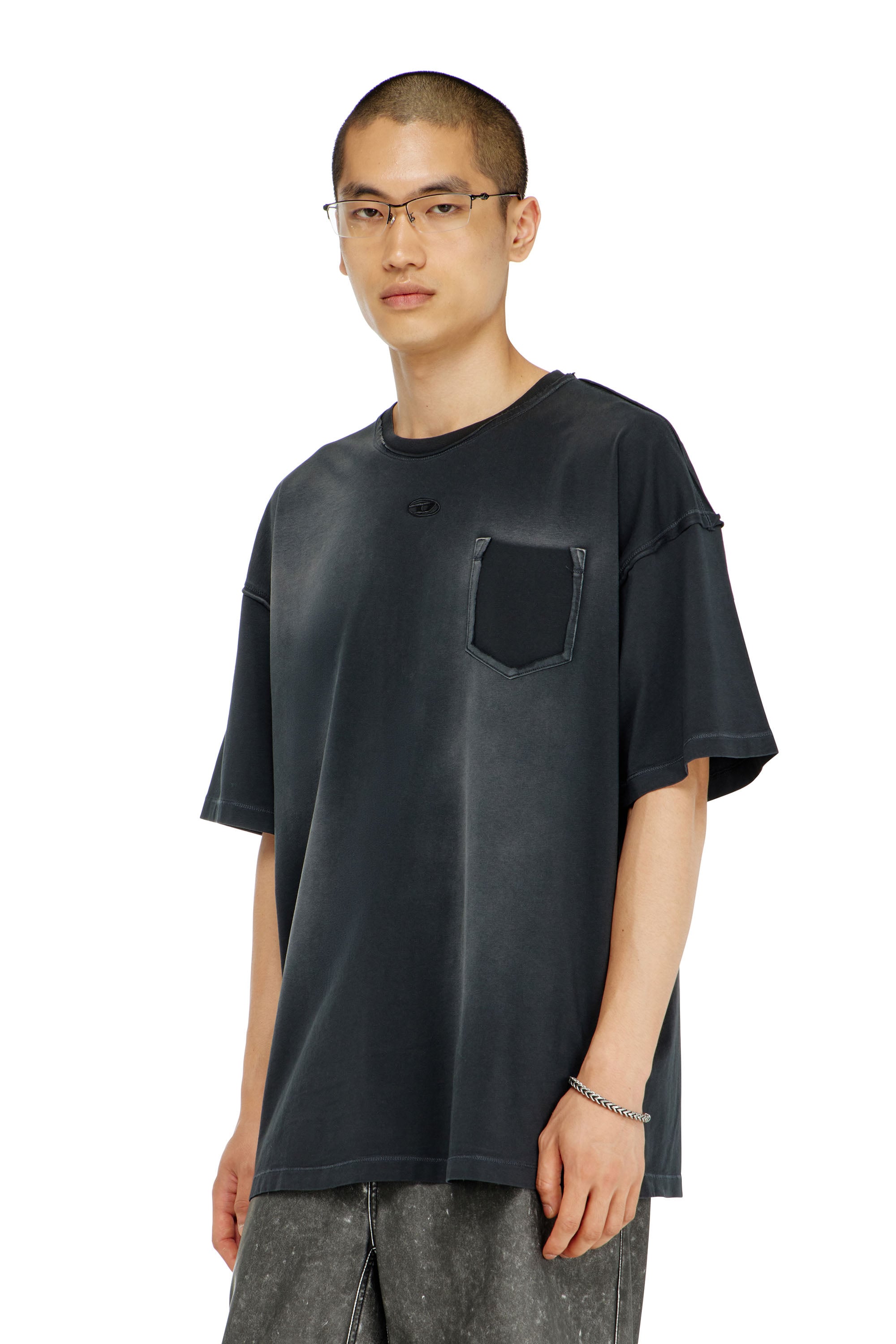 Diesel Miesten Musta - Faded T-Shirt With Ripped Pocket Detail - T-Shirts - Man Keskipitkä