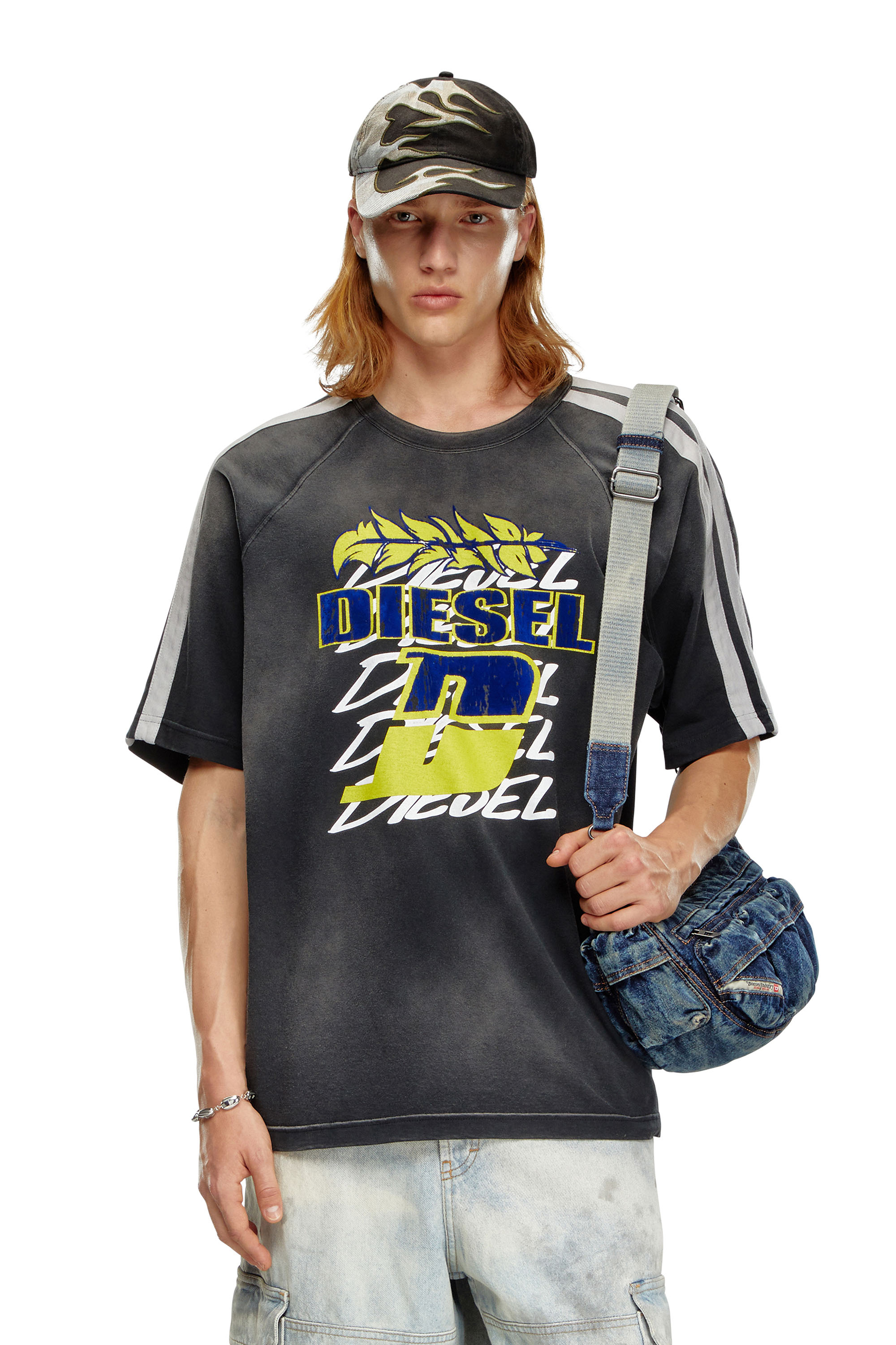 Diesel - Camiseta desteñida con logotipo estampado en relieve - Camisetas - Hombre - Negro