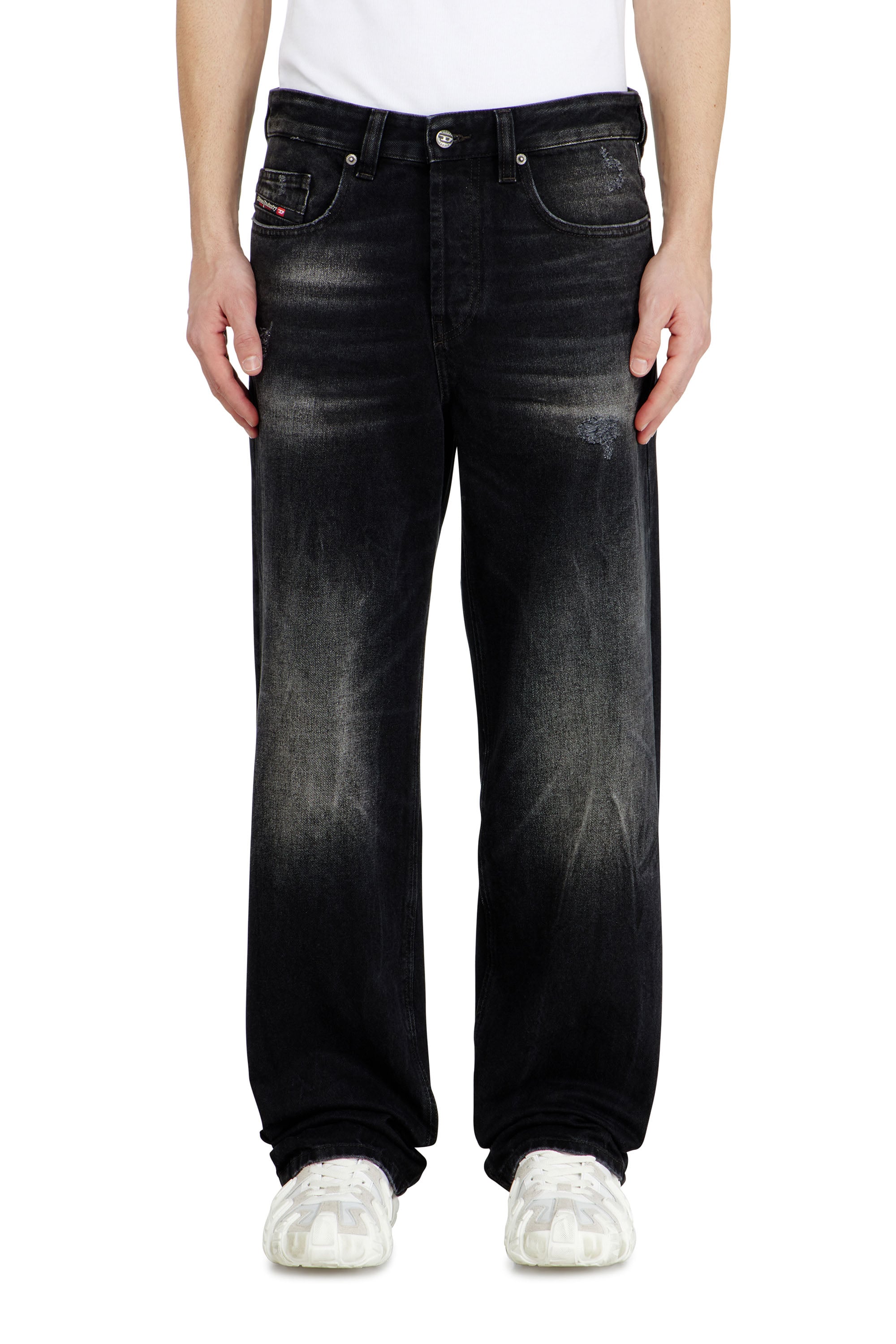 Diesel Miesten Musta Relaxed Jeans Low Waist 2001 D-Macro, Black/Dark Grey, Button Fly Koko 32