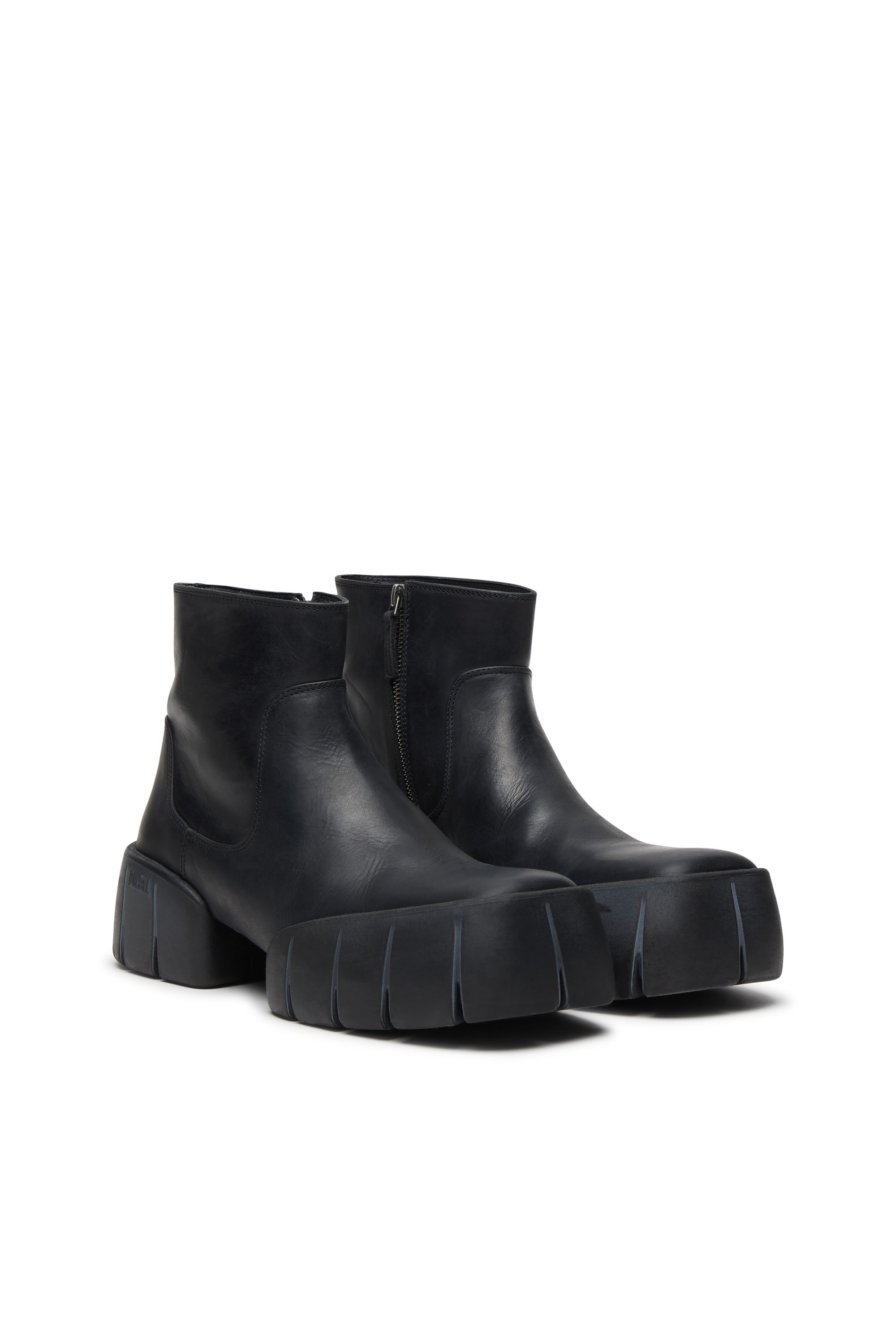 Diesel - D-TEX BT, Man's D-Tex-Oiled leather ankle boots with split sole in Black - 3